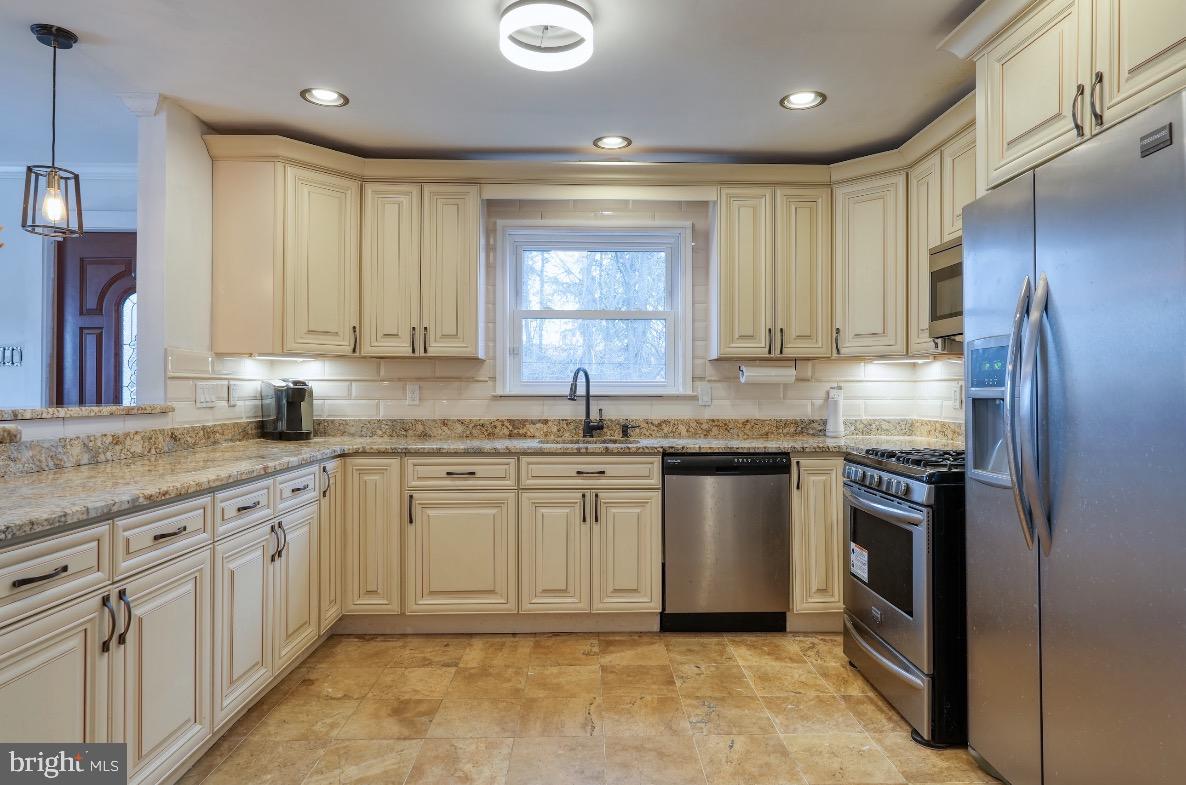 7257 Ridge Avenue Philadelphia, PA 19128 - Photo 16 of 34
