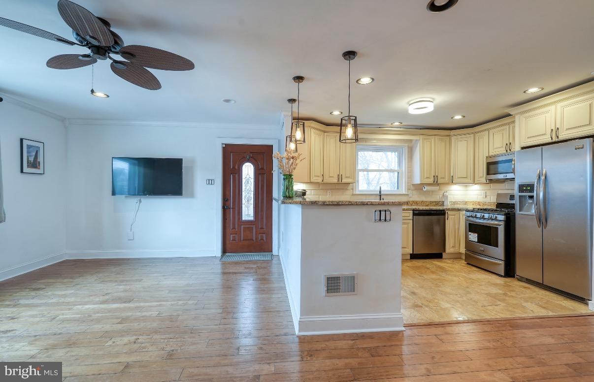 7257 Ridge Avenue Philadelphia, PA 19128 - Photo 10 of 34
