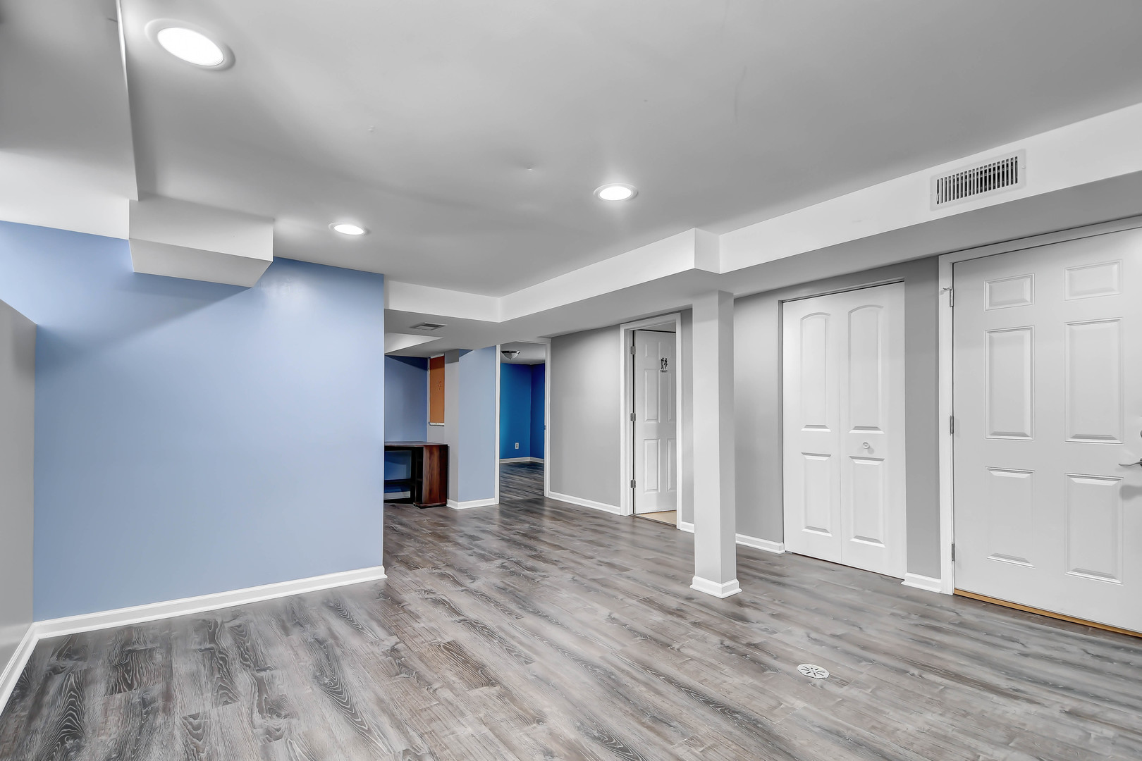5927 West 64th Place Chicago, IL 60638 - Photo 14 of 23 a view of a livingroom with wooden floor and a window