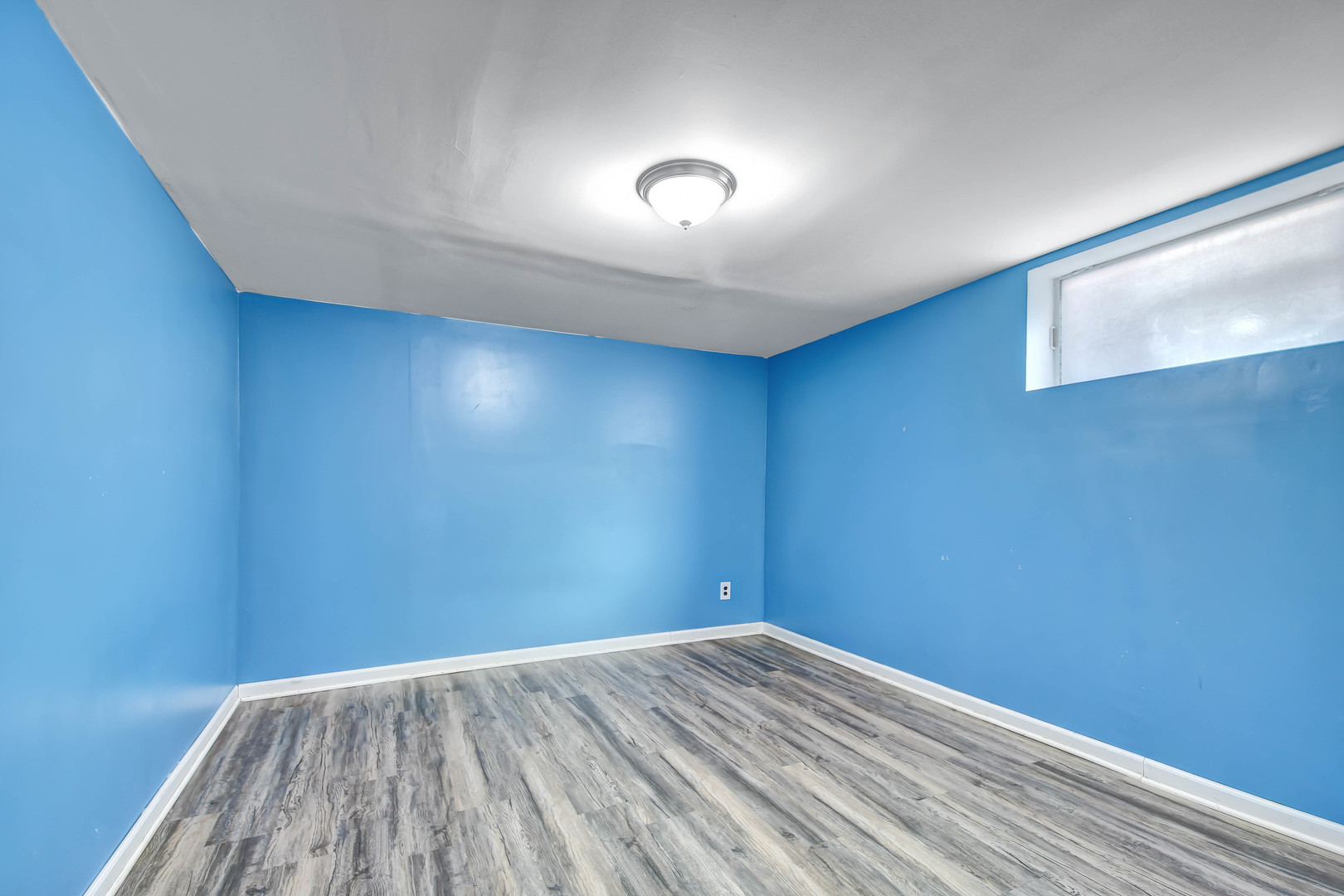 5927 West 64th Place Chicago, IL 60638 - Photo 18 of 23 a view of empty room with wooden floor