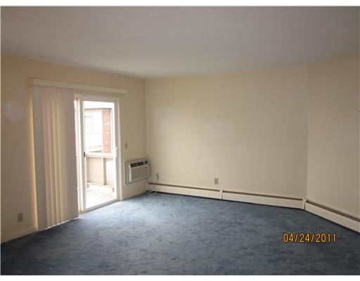 3940 Post Road, Unit 40 Warwick, RI 02886 - Photo 5 of 7 Living Room.