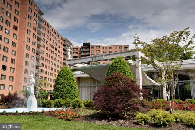 $299,500 | 4201 Cathedral Avenue Northwest, Unit 913W, Washington, DC 20016