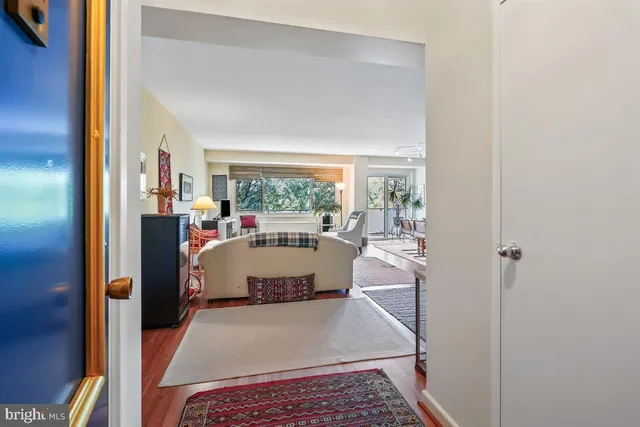 a view of an entryway with workspace