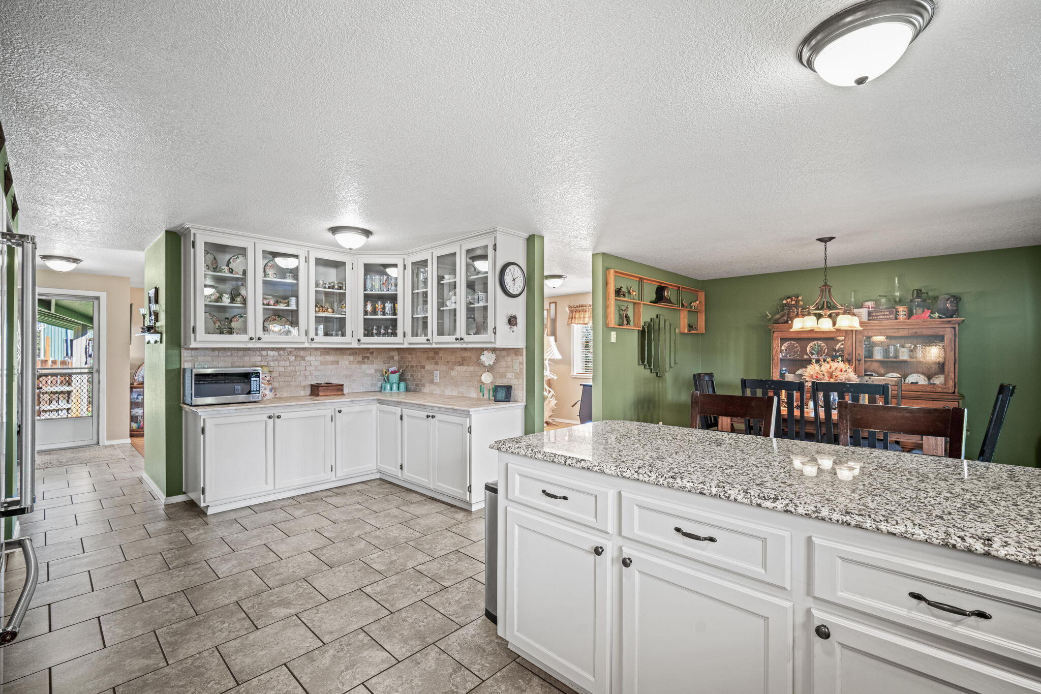 16255 Paulina View Road La Pine, OR 97739 - Photo 6 of 71 Front door on the left dining room on the right