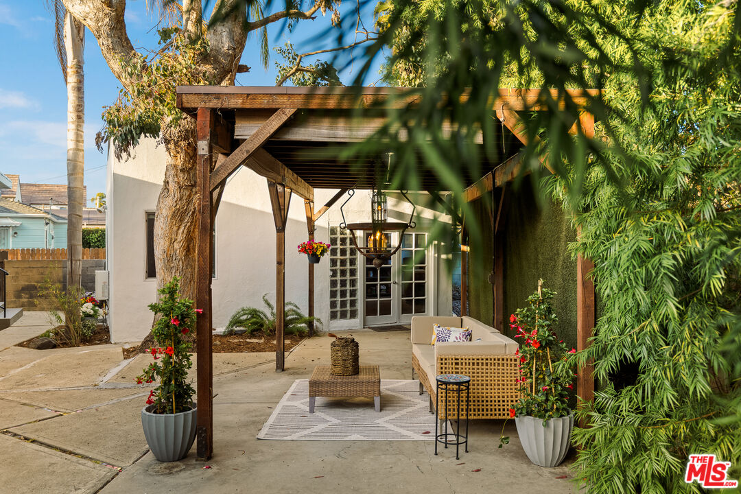 1100 Victoria Avenue Venice, CA 90291 - Photo 22 of 30 a view of a patio with table and chairs and potted plants
