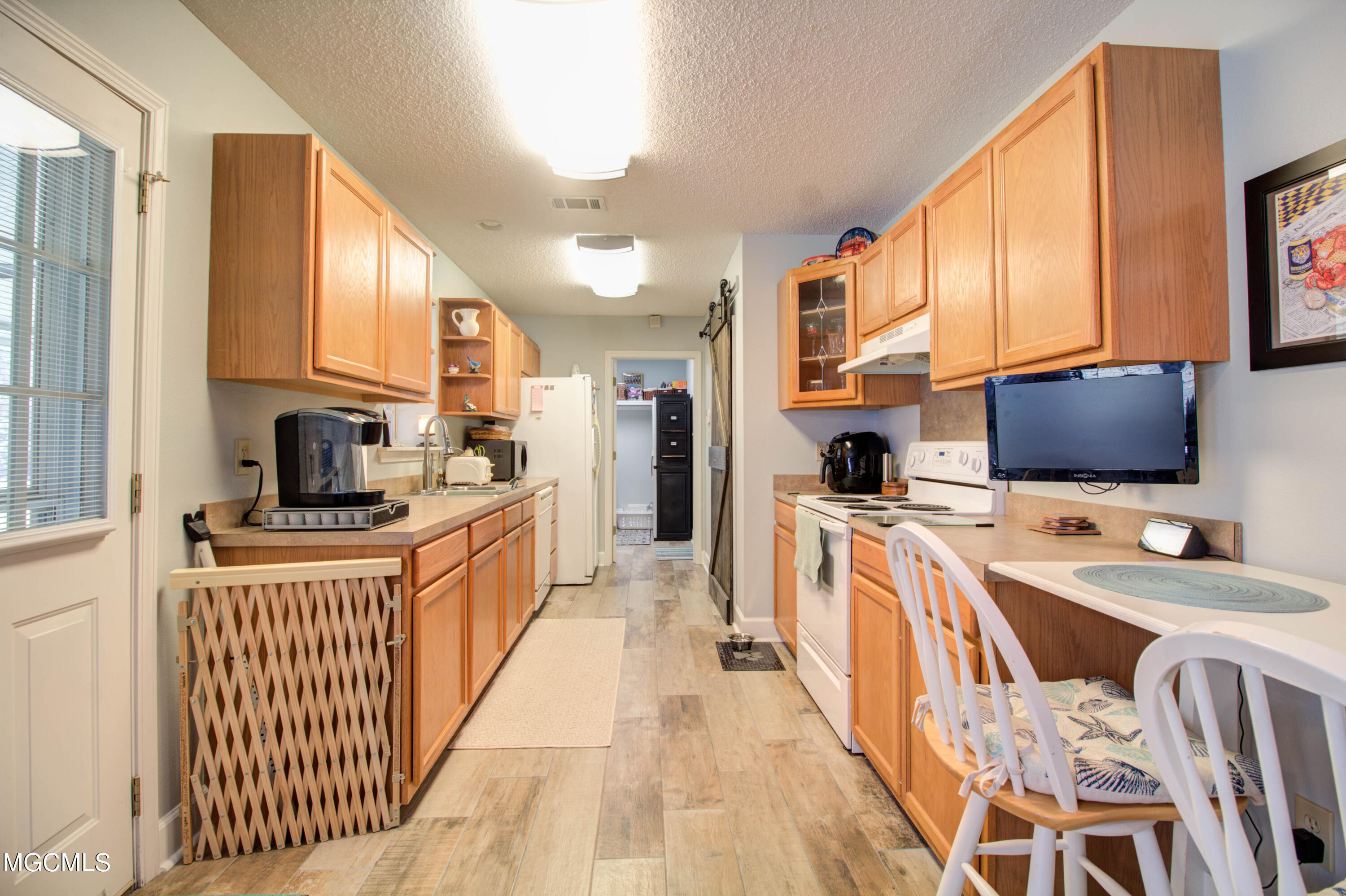 5512 Riley Road Ocean Springs, MS 39564 - Photo 5 of 22 IMG_0310_1_2