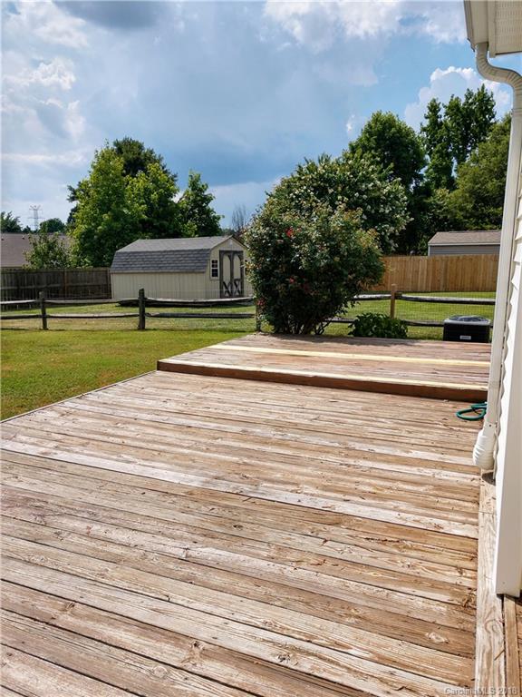 1003 Hipp Road Charlotte, NC 28216 - Photo 4 of 16 Gallery Image 4