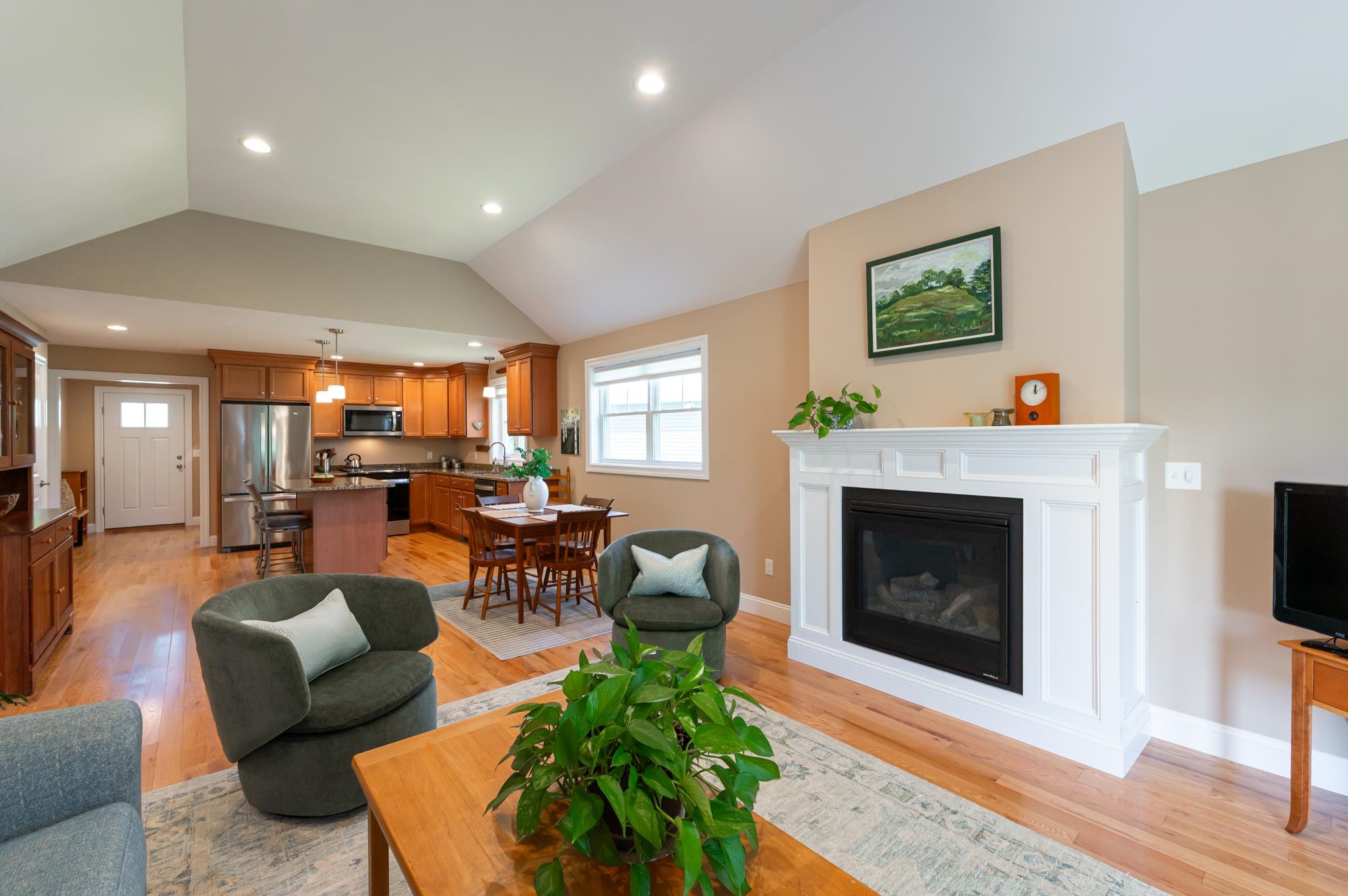 3 Paddock Circle, Unit 14 Nashua, NH 03062 - Photo 11 of 52