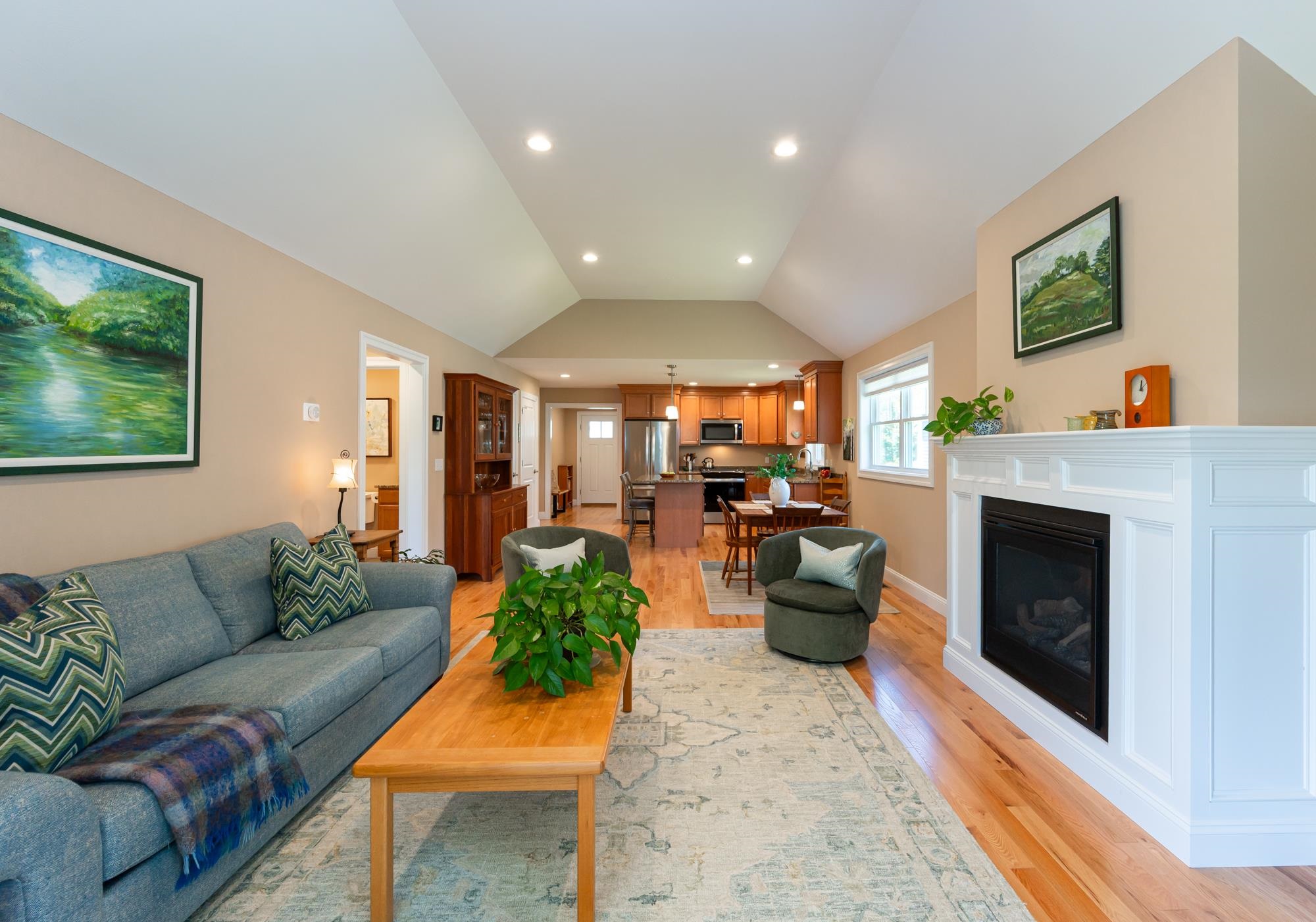 3 Paddock Circle, Unit 14 Nashua, NH 03062 - Photo 12 of 52