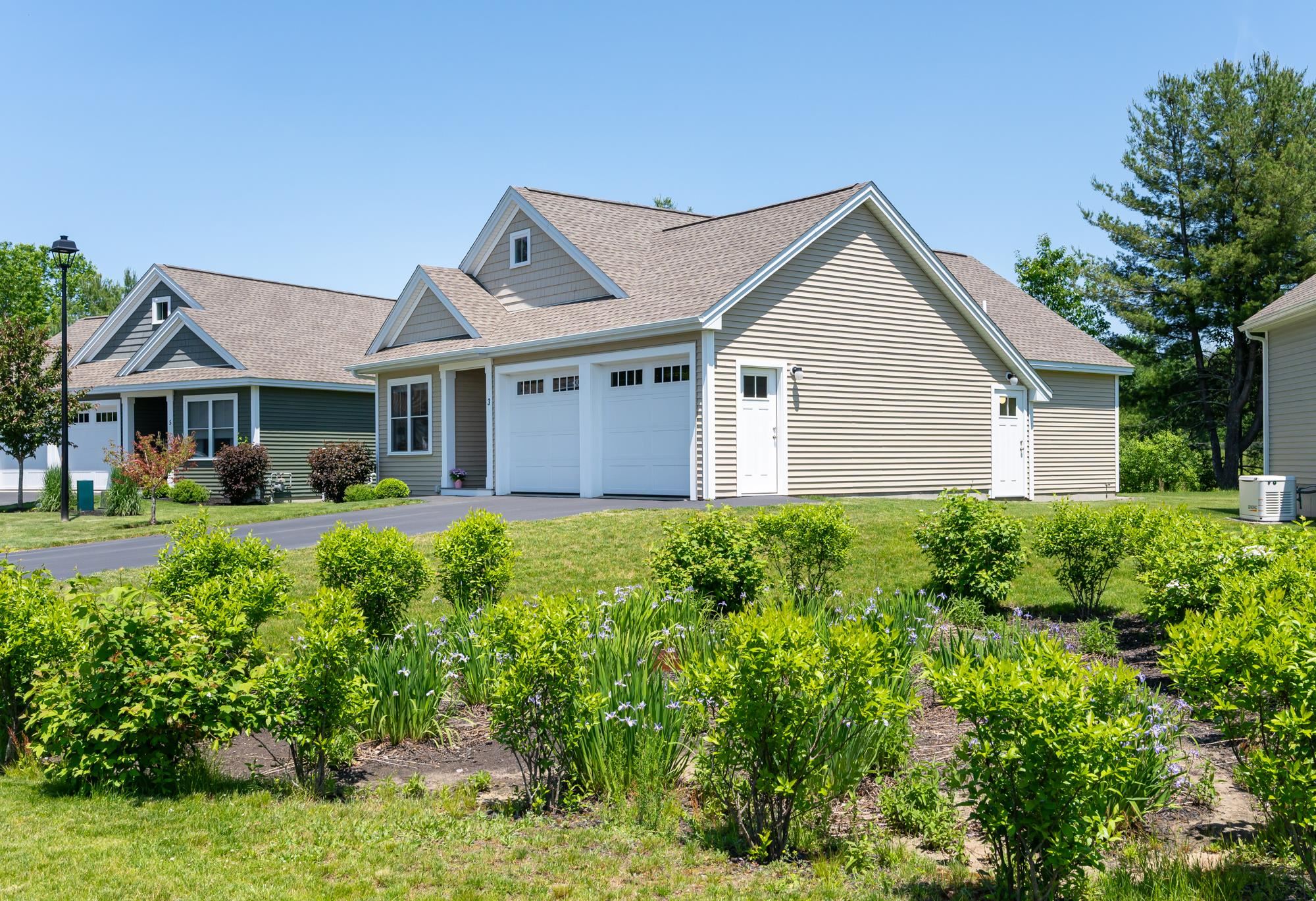 3 Paddock Circle, Unit 14 Nashua, NH 03062 - Photo 3 of 52