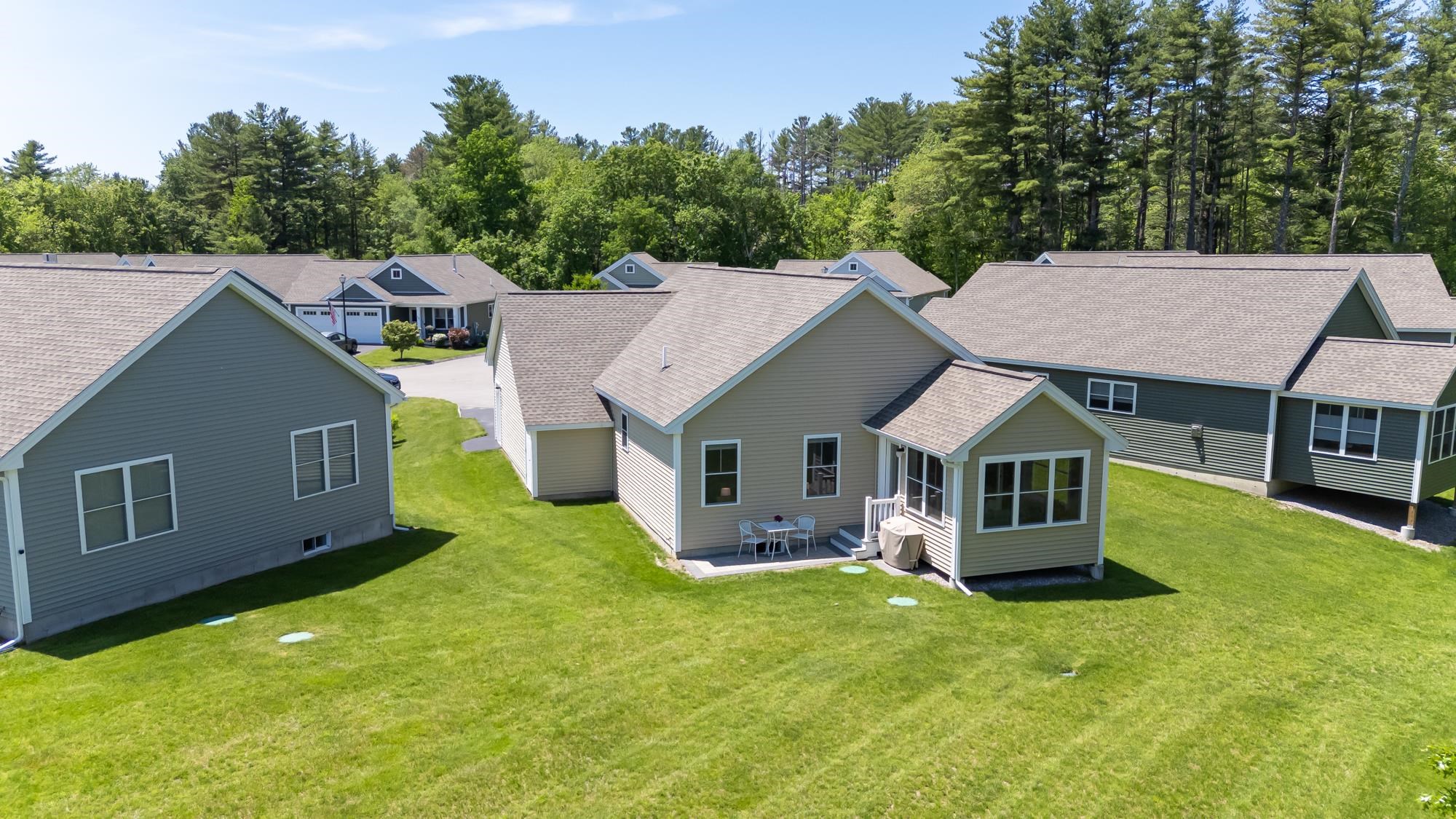 3 Paddock Circle, Unit 14 Nashua, NH 03062 - Photo 46 of 52