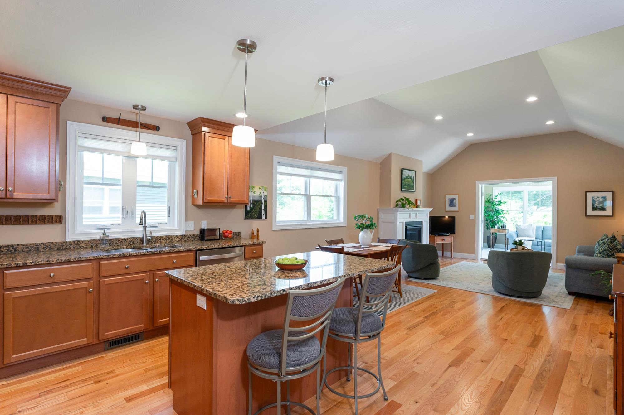 3 Paddock Circle, Unit 14 Nashua, NH 03062 - Photo 6 of 52