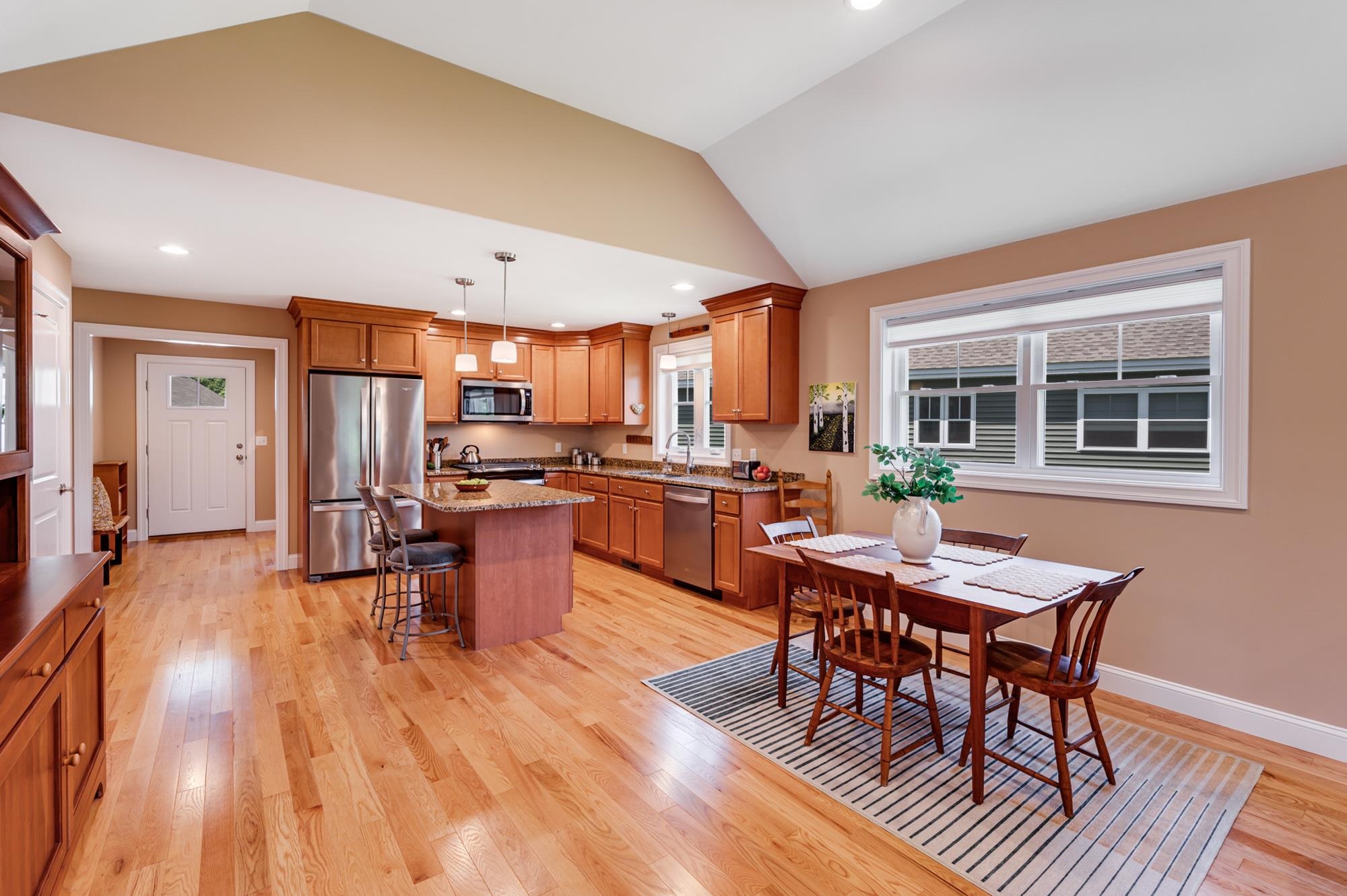 3 Paddock Circle, Unit 14 Nashua, NH 03062 - Photo 8 of 52