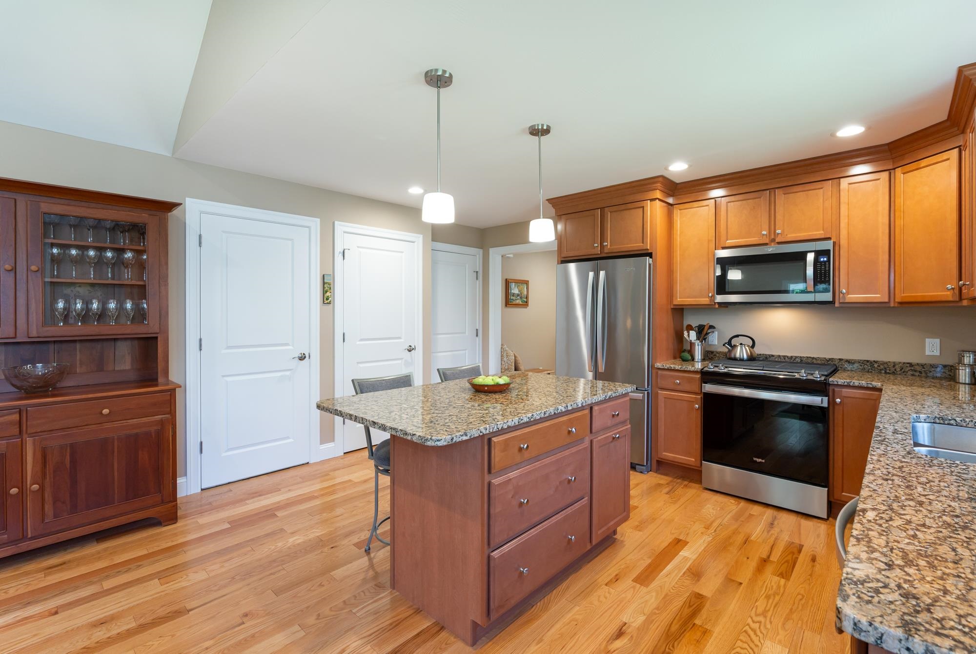 3 Paddock Circle, Unit 14 Nashua, NH 03062 - Photo 10 of 52