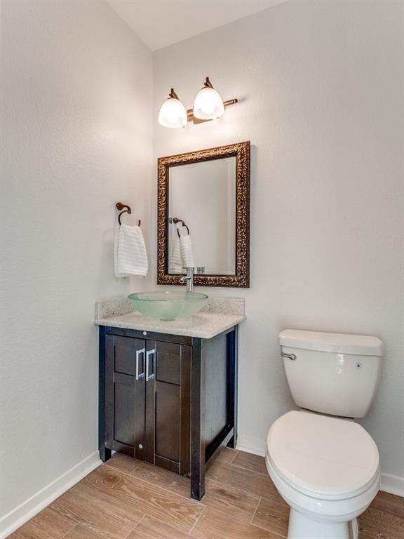 3942 Sugar Tree Way Addison, TX 75001 - Photo 18 of 31 a bathroom with a toilet a sink and mirror