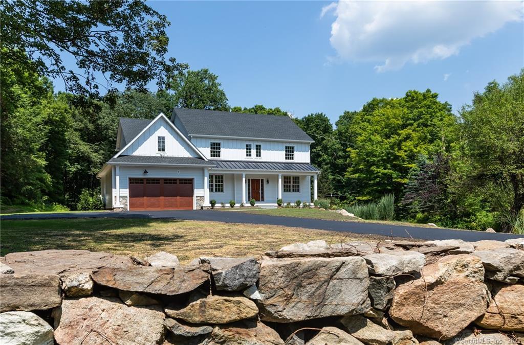 a view of a yard in front of house