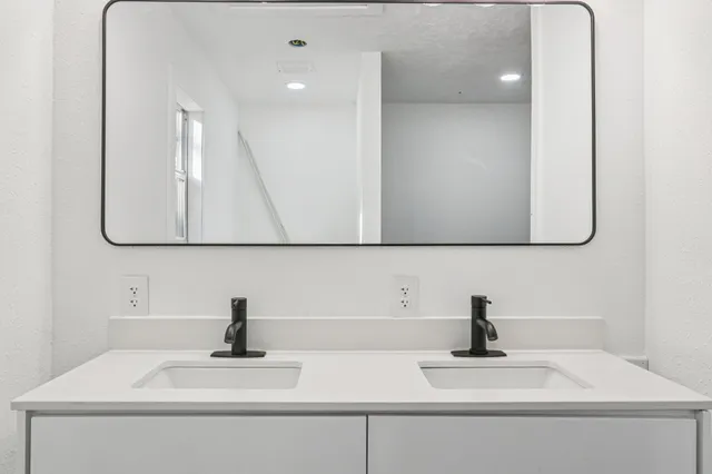 $2,900 | 385 Alta Vista Drive, Bastrop, TX 78602