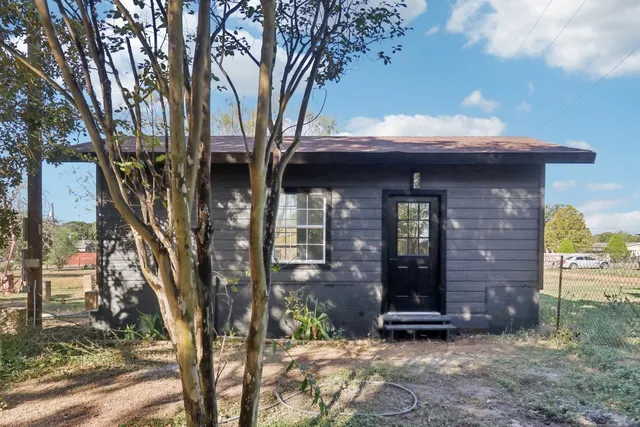 $2,900 | 385 Alta Vista Drive, Bastrop, TX 78602