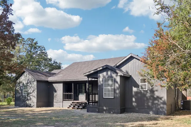 $2,900 | 385 Alta Vista Drive, Bastrop, TX 78602