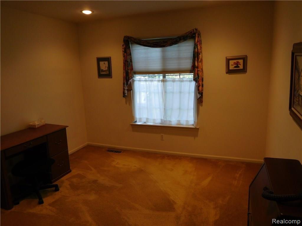 29616 Middlebelt Road Farmington Hills, MI 48334 - Photo 17 of 23