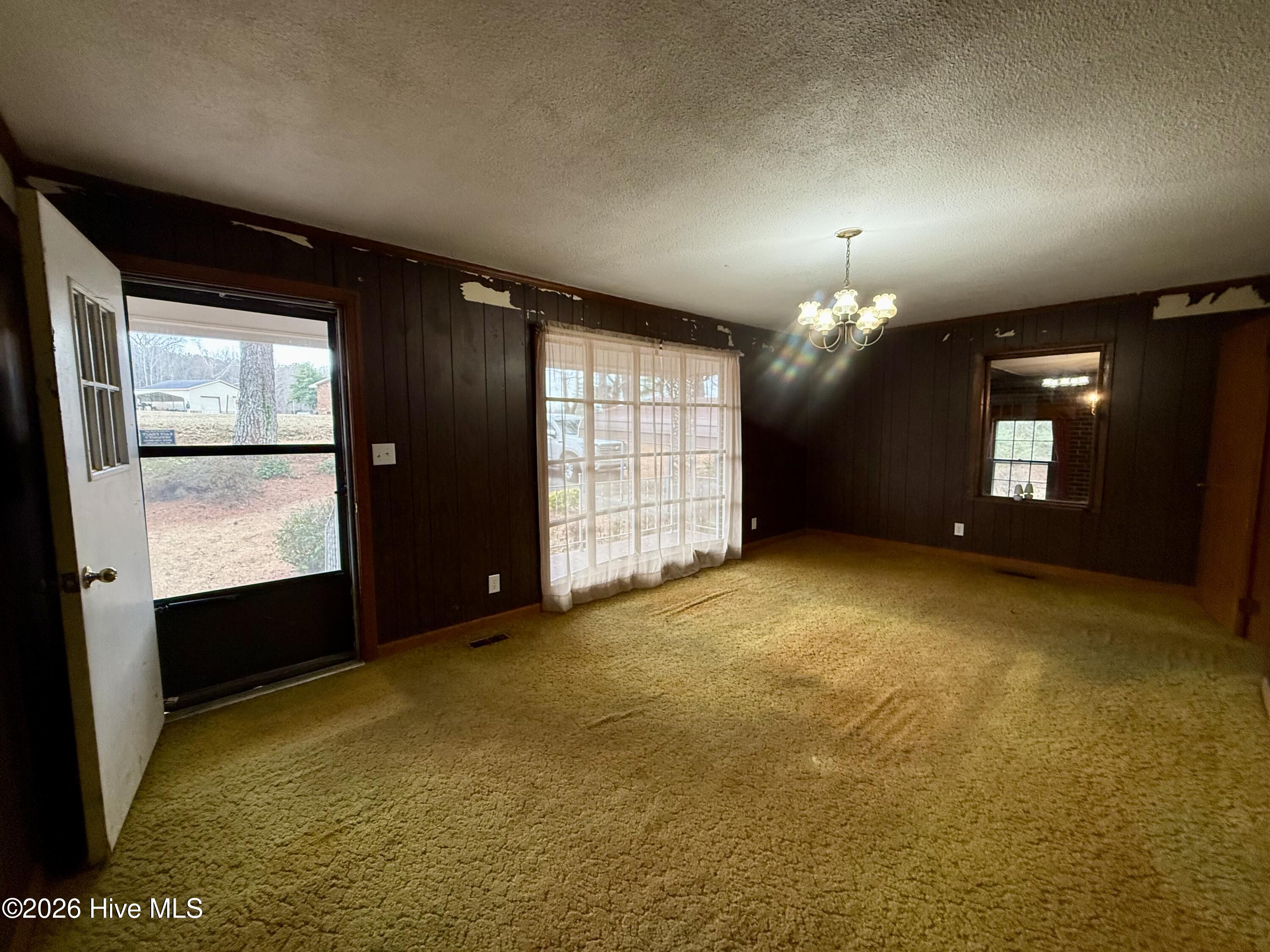 1420 Lum Brown Road Williamston, NC 27892 - Photo 16 of 41 Living Room