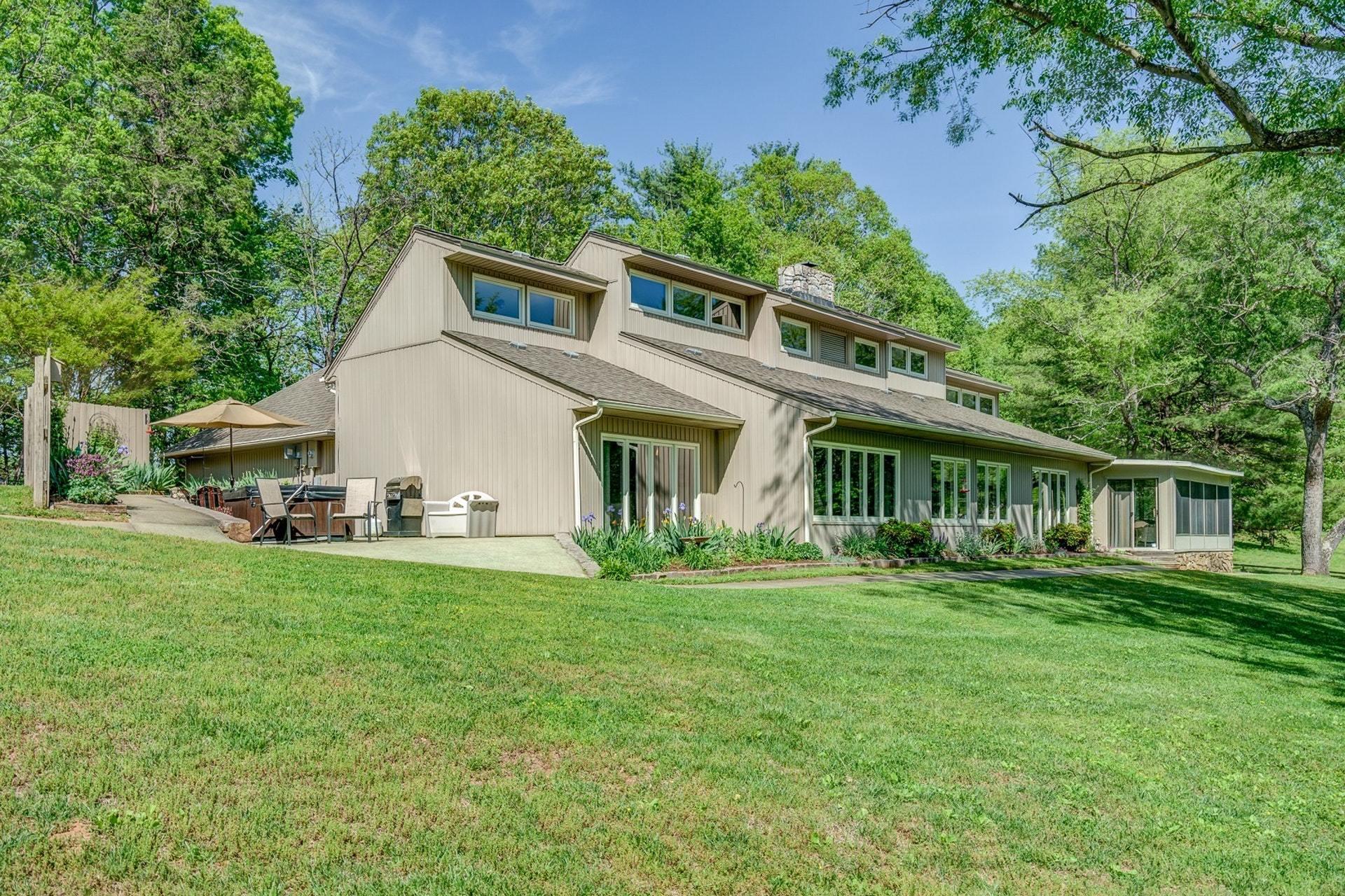 6024 Poage Valley Road Roanoke, VA 24018 - Photo 2 of 43 002-310735-6024 Poage Valley Road 02_766