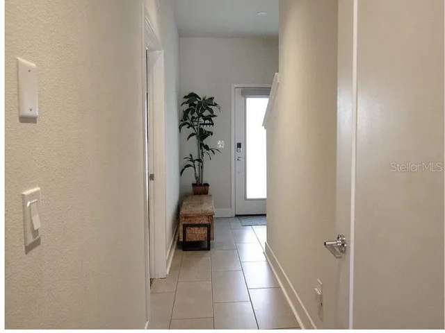 a view of entryway with livingroom