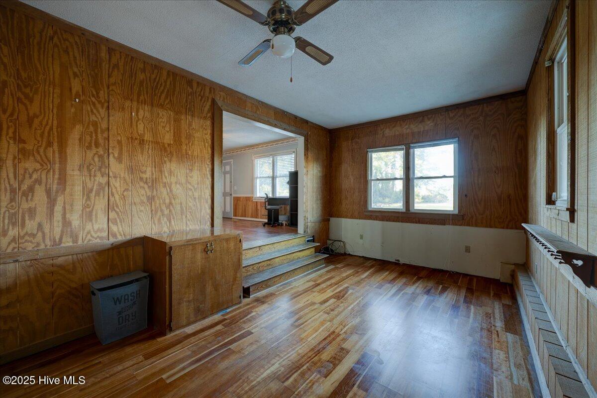 707 Clermont Road New Bern, NC 28560 - Photo 8 of 34 Flex room with side entry access, another view