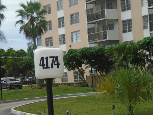 $1,675 | 4174 Inverrary Drive, Unit 303, Lauderhill, FL 33319