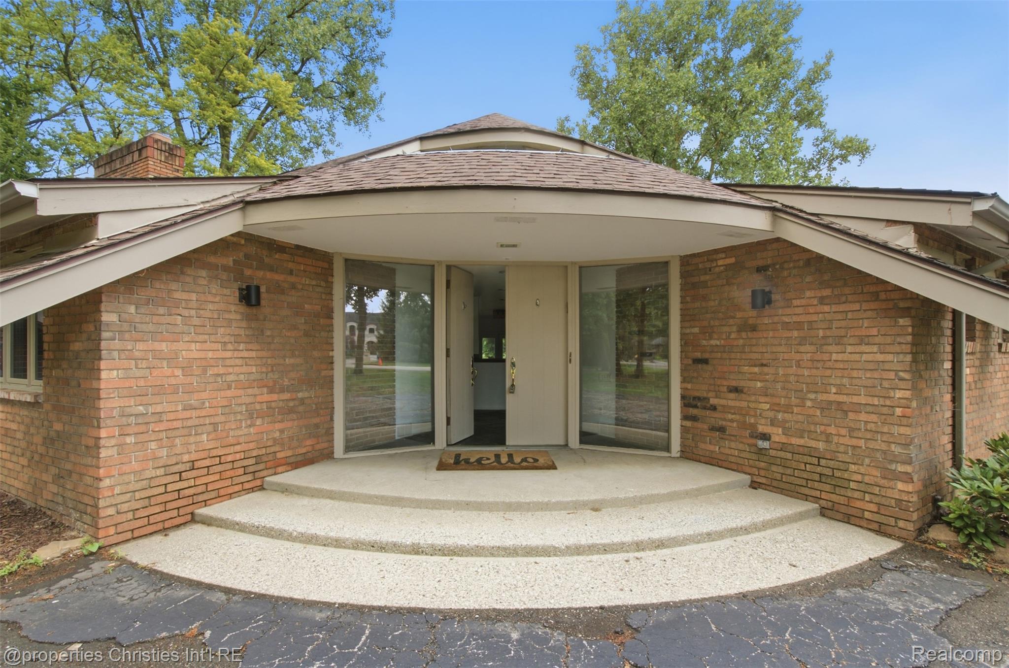 25310 Canterbury Road Franklin, MI 48025 - Photo 3 of 55 close up of front entrance