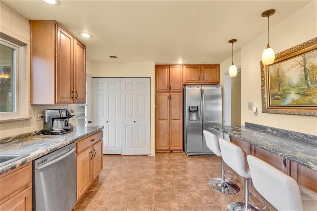 306 Field Club Ridge Road Pittsburgh, PA 15238 - Photo 11 of 28 Gallery Image 11