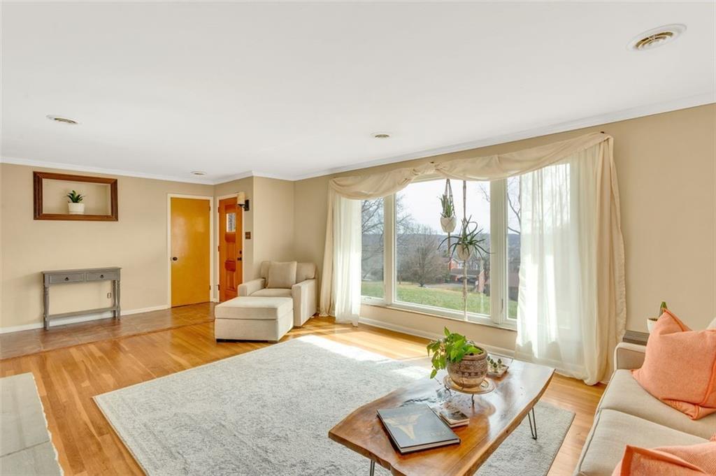 306 Field Club Ridge Road Pittsburgh, PA 15238 - Photo 3 of 28 Gallery Image 3