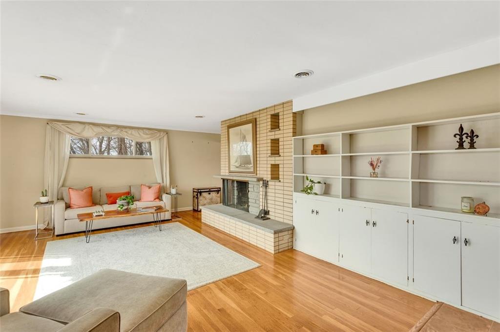 306 Field Club Ridge Road Pittsburgh, PA 15238 - Photo 4 of 28 Gallery Image 4