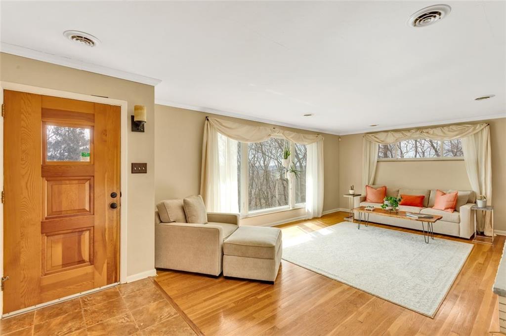 306 Field Club Ridge Road Pittsburgh, PA 15238 - Photo 5 of 28 Gallery Image 5