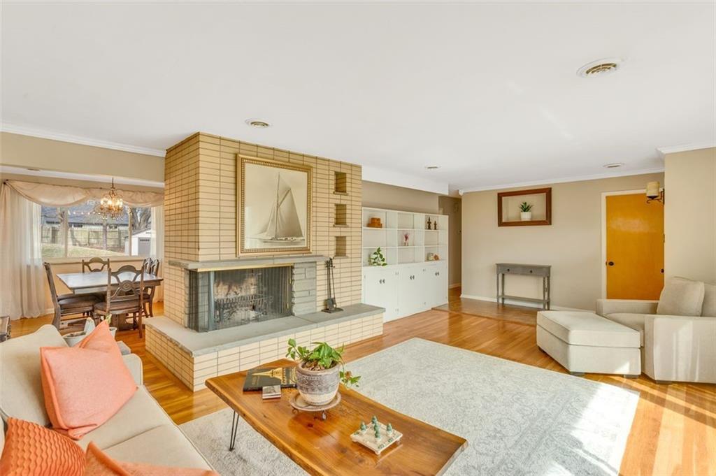 306 Field Club Ridge Road Pittsburgh, PA 15238 - Photo 6 of 28 Gallery Image 6