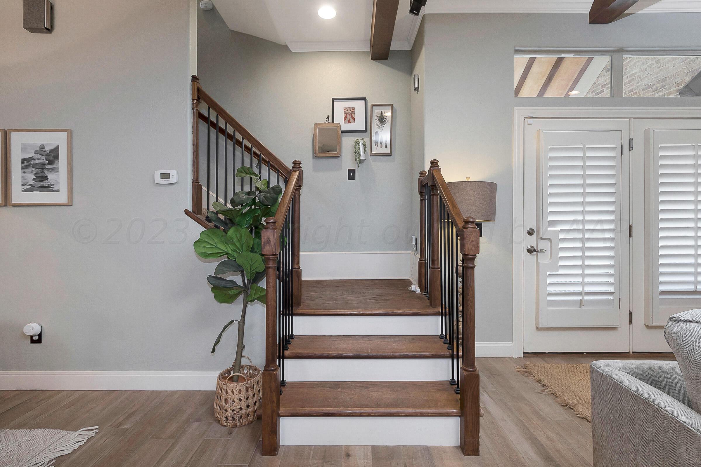 4703 Wesley Road Amarillo, TX 79119 - Photo 25 of 34 025_Stairway