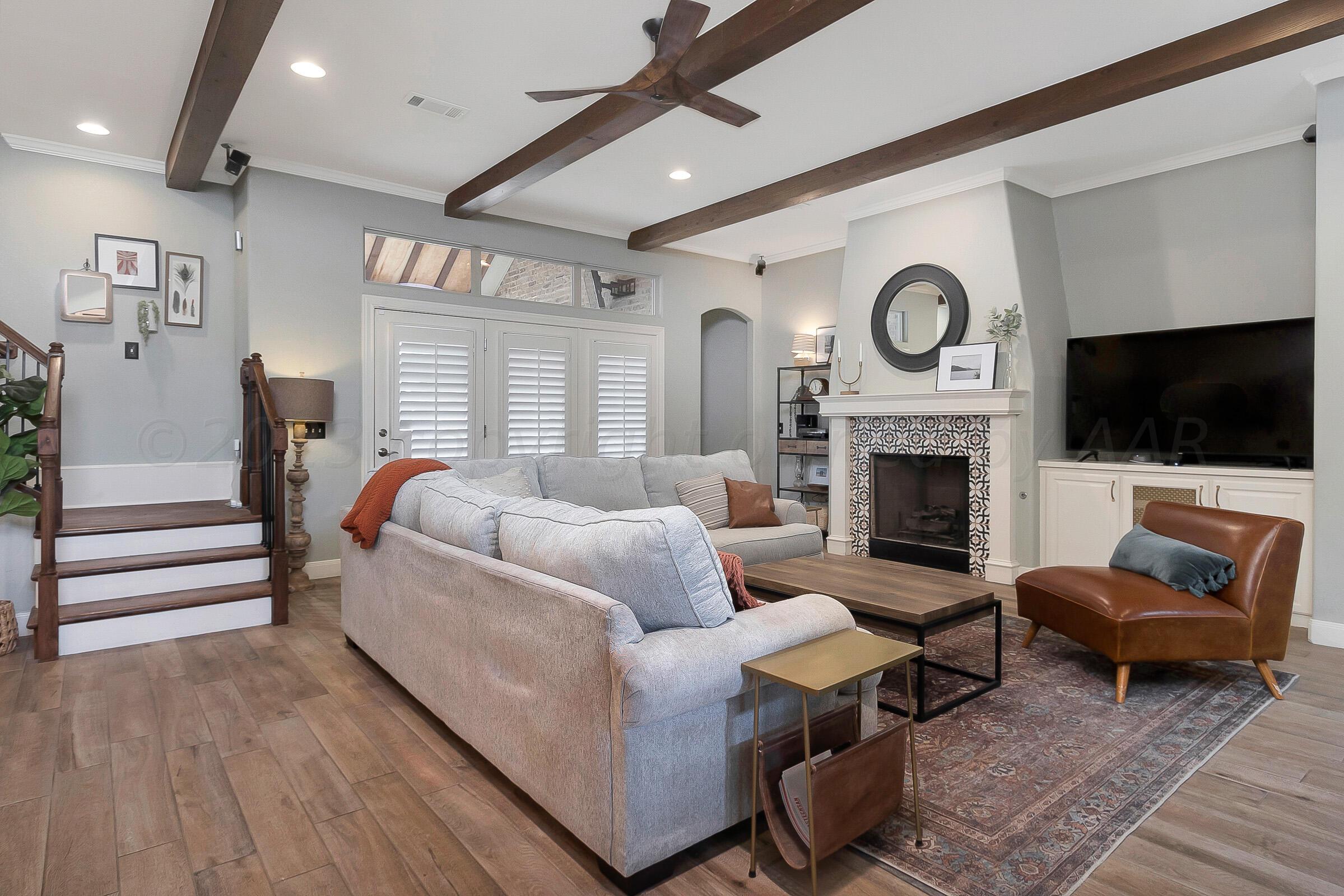 4703 Wesley Road Amarillo, TX 79119 - Photo 4 of 34 004_Living Room