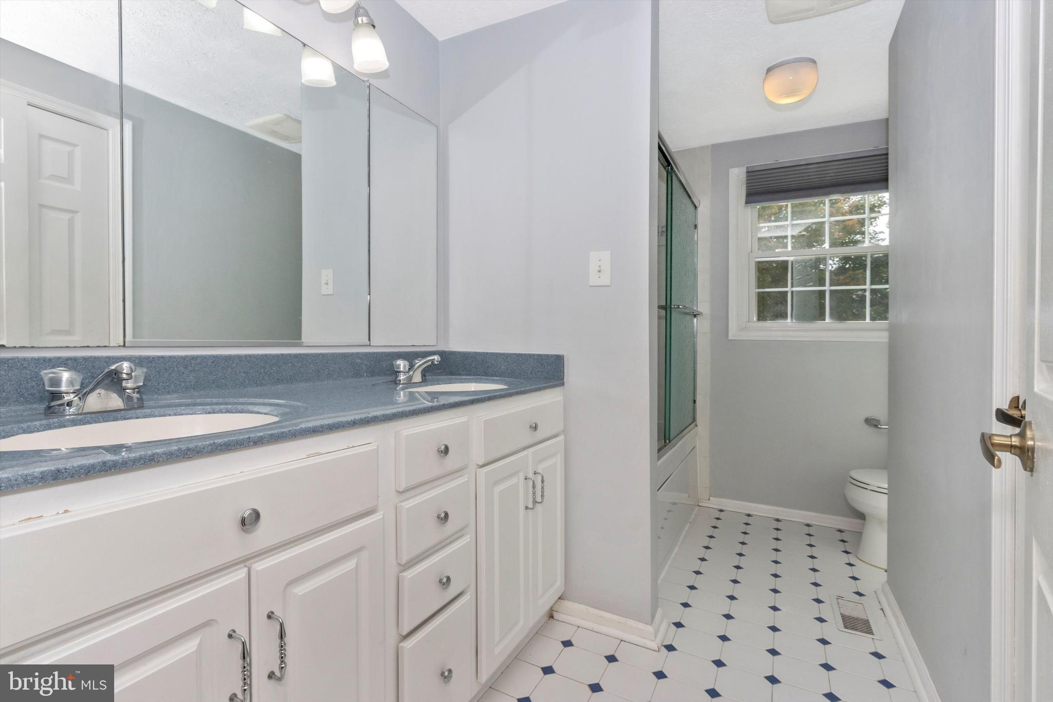 1301 Silo Way Silver Spring, MD 20905 - Photo 33 of 52 Upper Hall Full Bathroom
