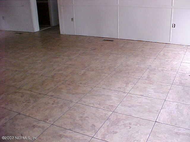 142 Rabbit Track Road Satsuma, FL 32189 - Photo 3 of 3 NEW LVRM/DNRM FLOORING