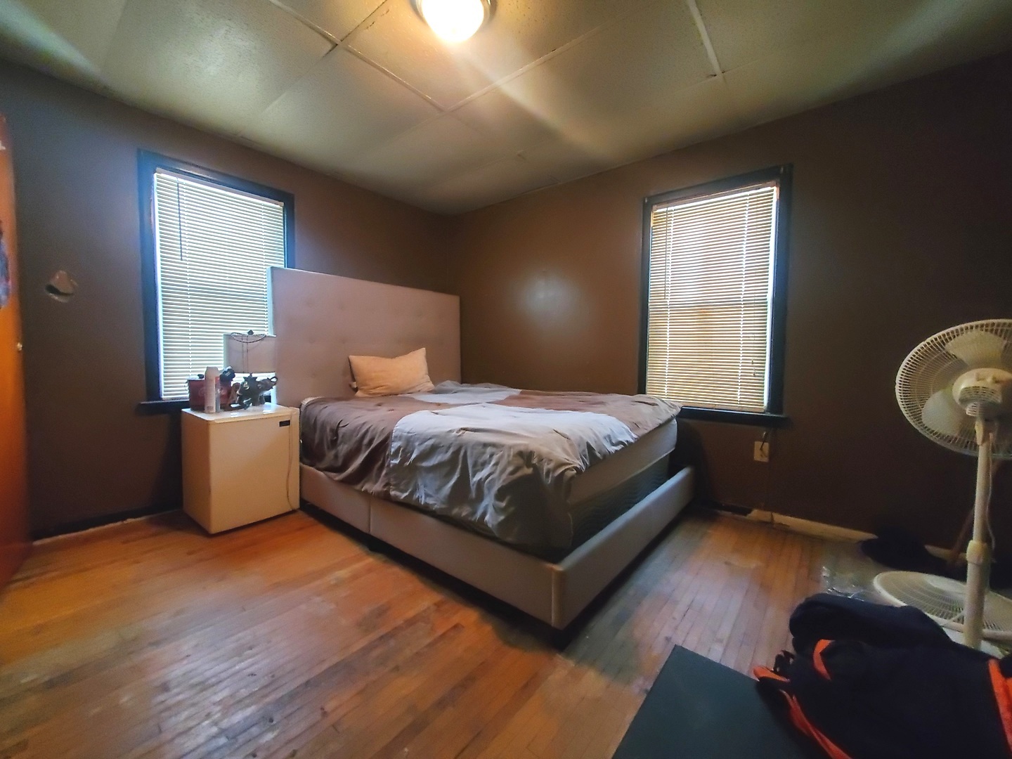 316 1/2 Prairie Street Ottawa, IL 61350 - Photo 6 of 13 a bedroom with a bed and a window