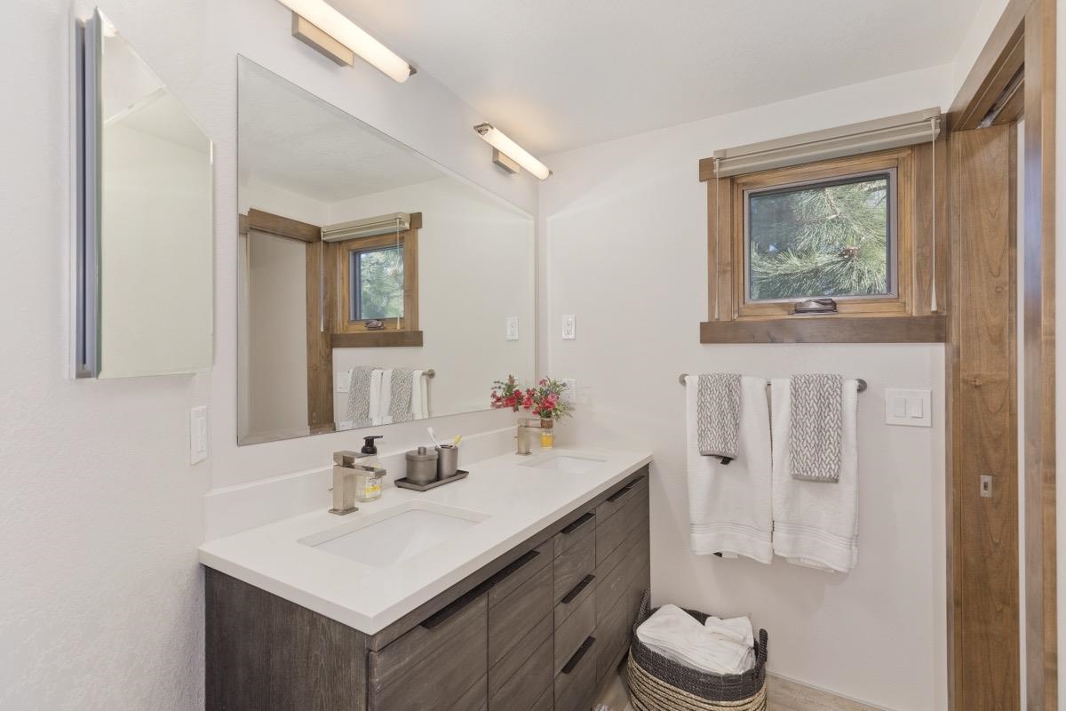 670 John Muir Road, Unit 1 Mammoth Lakes, CA 93546 - Photo 24 of 50 Bathroom featuring vanity