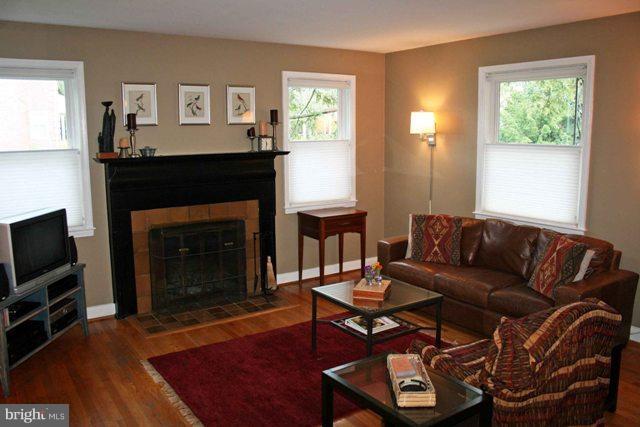 3624 Delverne Road Baltimore, MD 21218 - Photo 18 of 19 Living Room