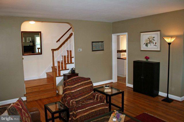 3624 Delverne Road Baltimore, MD 21218 - Photo 4 of 19 Living Room