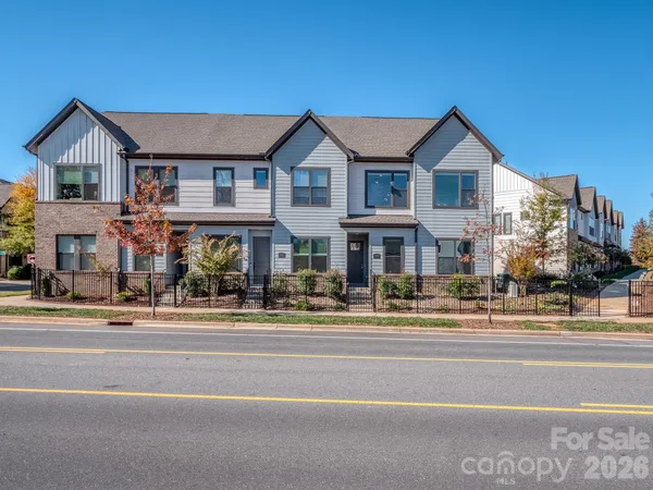 $595,000 | 5862 Ardrey Kell Road, Charlotte, NC 28277