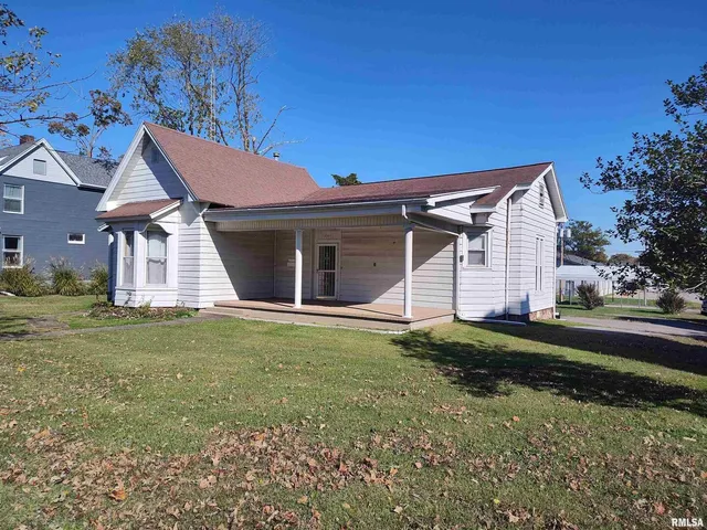 $69,000 | 201 North Washington Street, McLeansboro, IL 62859