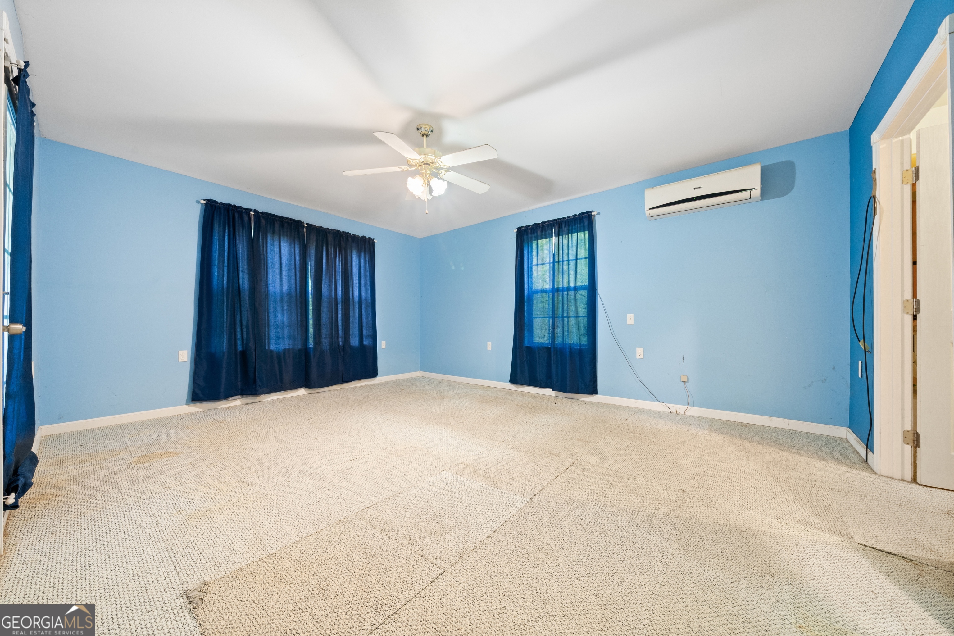 3719 County Road 88 Delta, AL 36258 - Photo 15 of 36 a big room with a bed and a chandelier