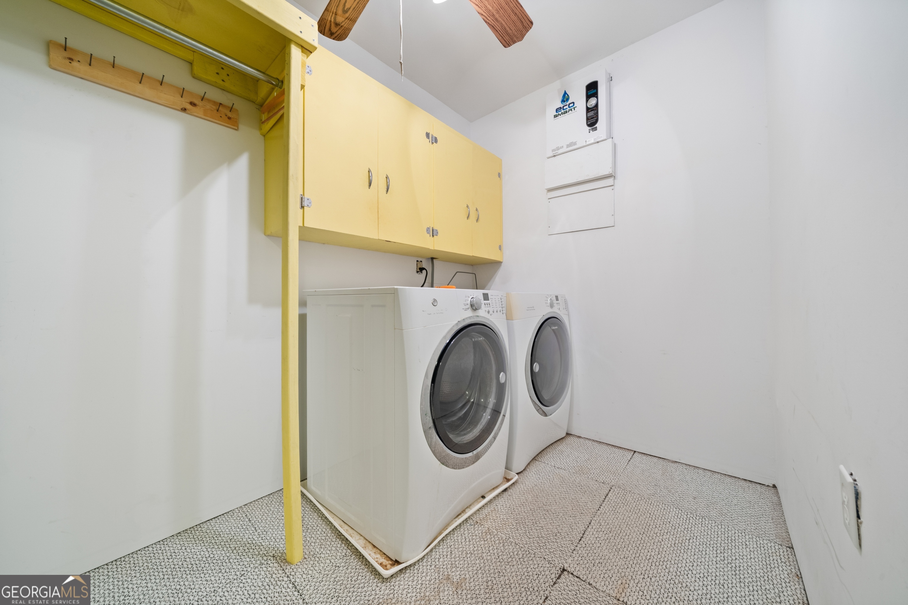 3719 County Road 88 Delta, AL 36258 - Photo 17 of 36 a utility room with dryer and washer