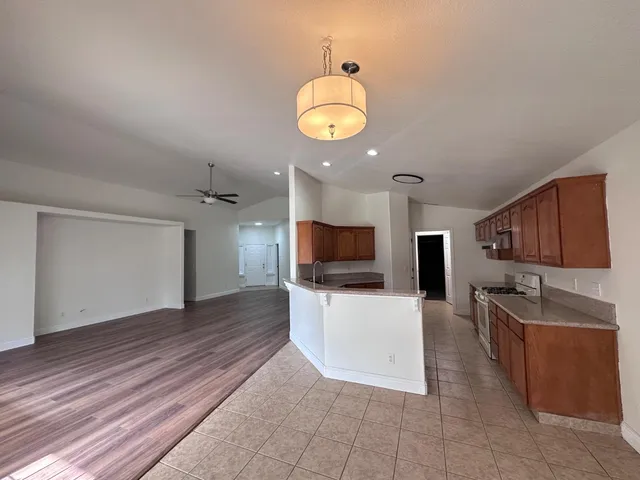 $2,600 | 5491 West Ashcroft Avenue, Fresno, CA 93722