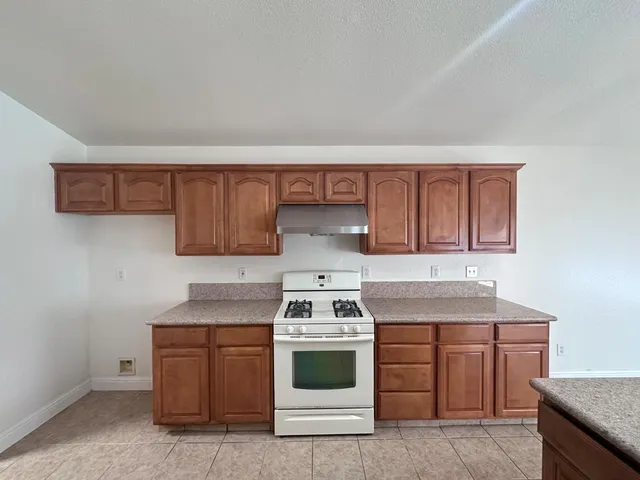 $2,600 | 5491 West Ashcroft Avenue, Fresno, CA 93722