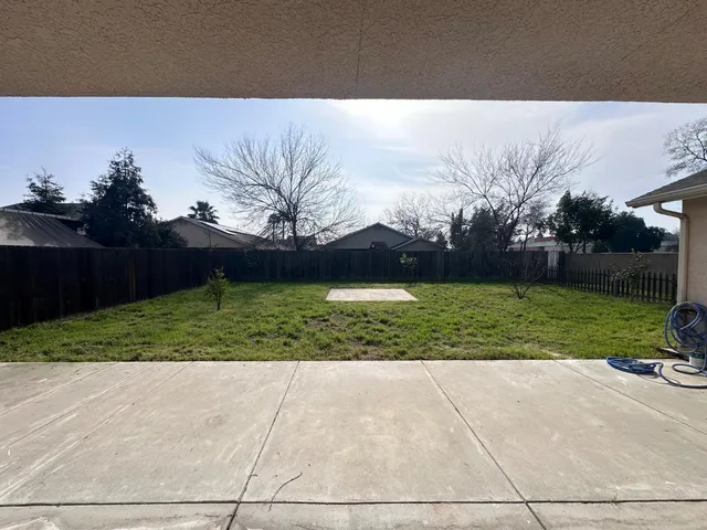 $2,600 | 5491 West Ashcroft Avenue, Fresno, CA 93722